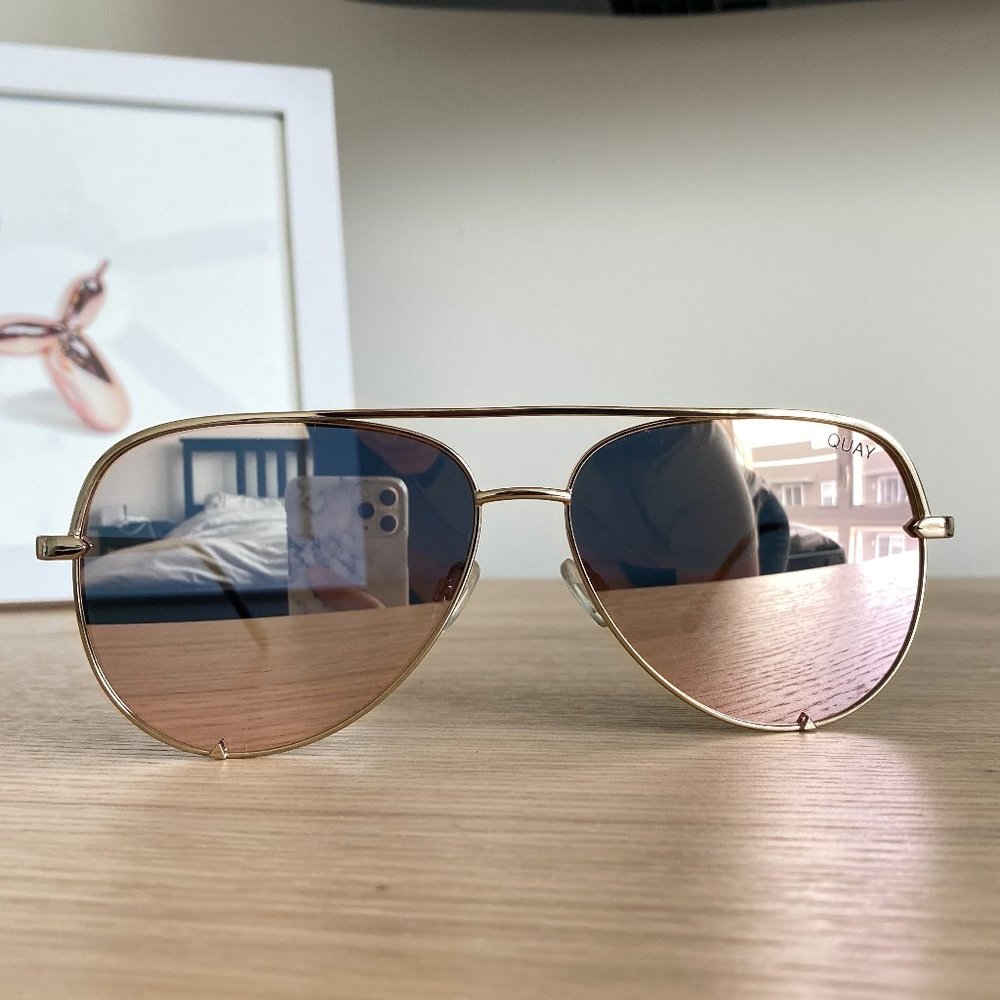 QUAY High Key Aviators in GOLD/GOLD